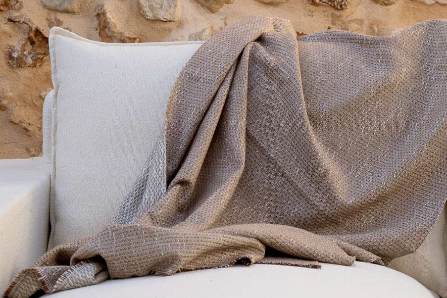 Colores y texturas de telas que marcarán tendencia en otoño de 2025